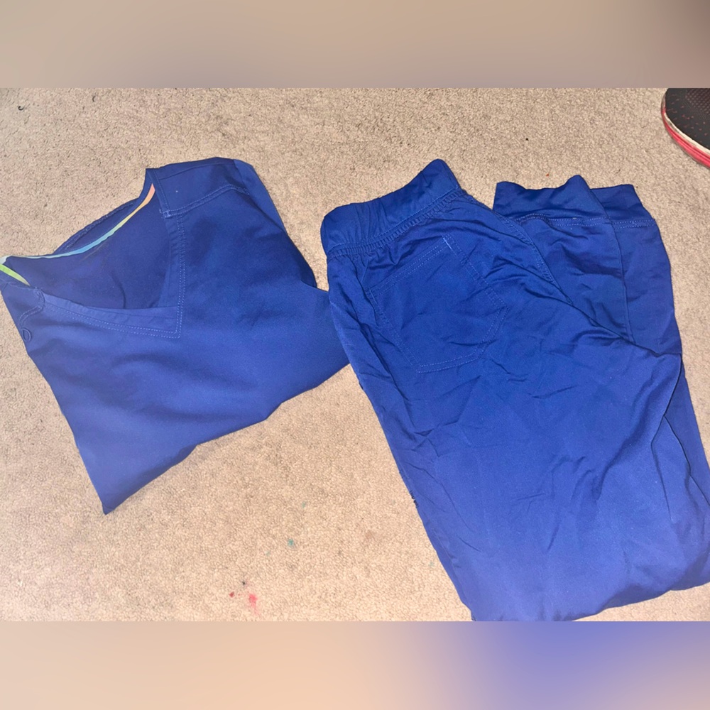 Women’s scrubs